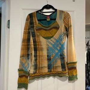 Beautiful & unique top